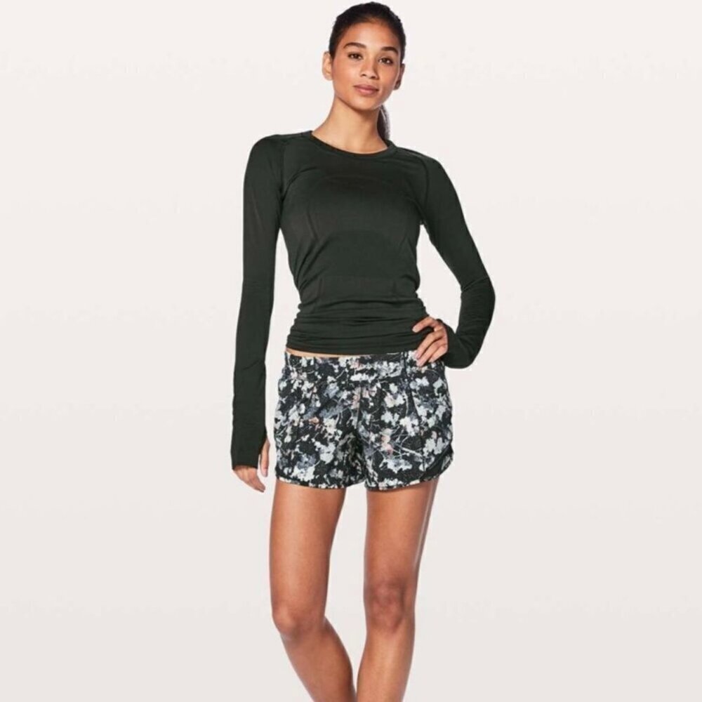 Lululemon Hotty Hot Black Spring Bloom 4" Lightweight Running Yoga 4 Gym Shorts